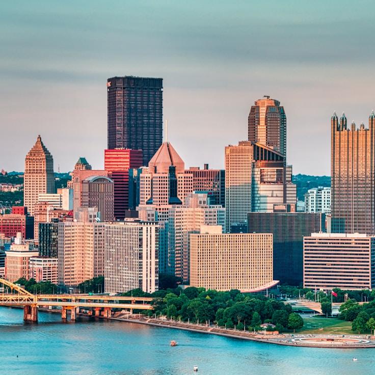 Amelia Thompson - Expat family life guide in United Kingdom